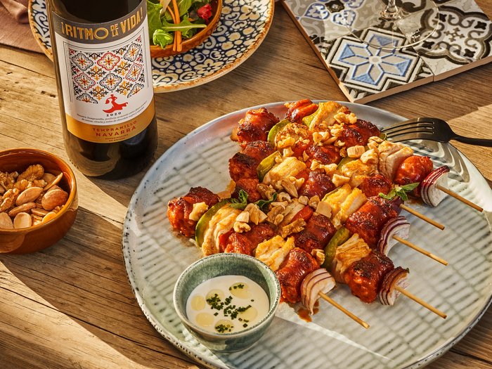 Ritmo de la Vida Tempranillo mit Chorizo-Hühnchen-Spiessen